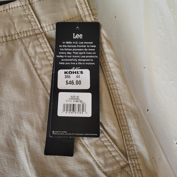 NEW- Lee Men's Khaki Cargo Shorts, Size 40 - Picture 4 of 6